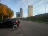 Mein Parkplatz außerhalb von Zwolle: Im Hintergrund werden gerade zwei Bromptons für einen Stadtbummel vorbereitet (auf die Idee kommen mittlerweile viele, keine Parkplatzsorgen)
